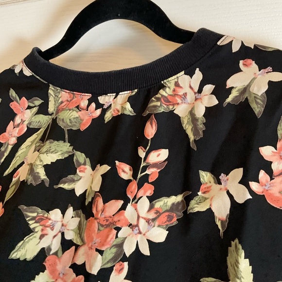 Forever 21 Floral Black Women's Top size small - Picture 3 of 8